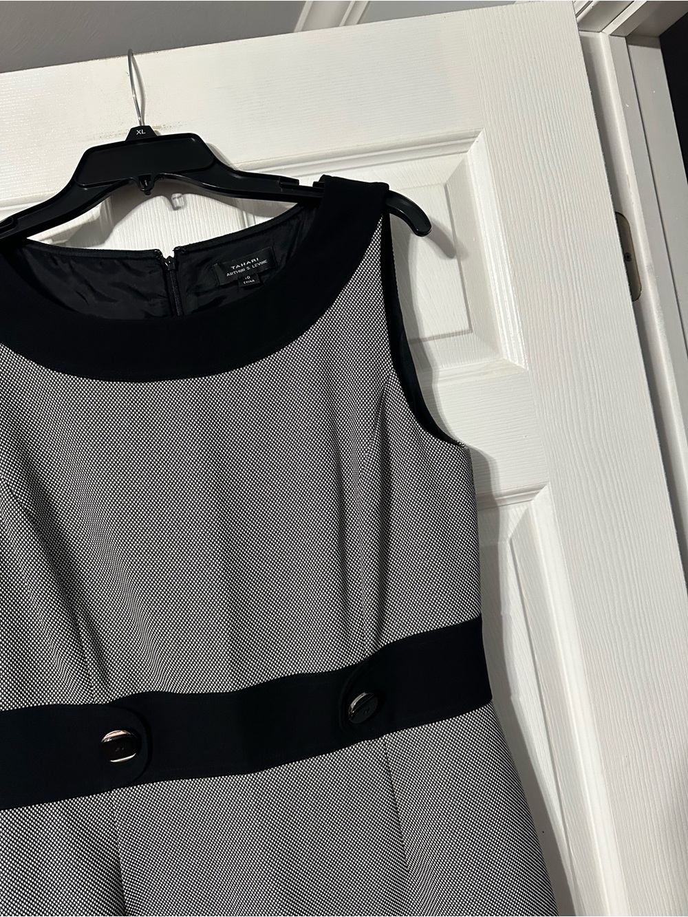 Tahari Arthur S. Levine Black and Gray Sleeveless Sheath Dress - Picture 6 of 15